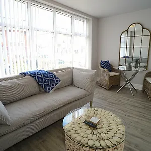 twelve-apartments.hotelsin-chester.com/